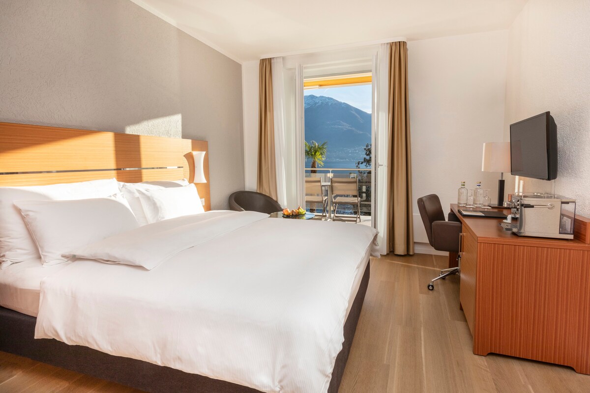 拉帕尔马（ La Palma ）可欣赏湖景的高级双人客房