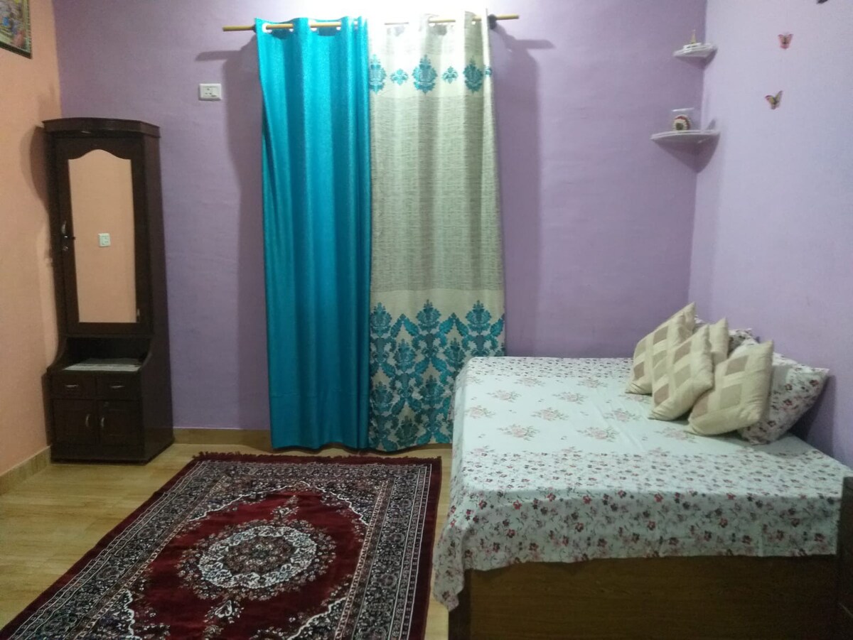 Khulbey Homestay with Bed & Breakfast