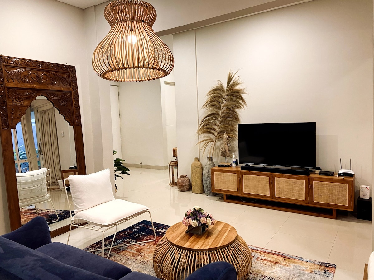 Luxury and Spacious Villa in Sentul City