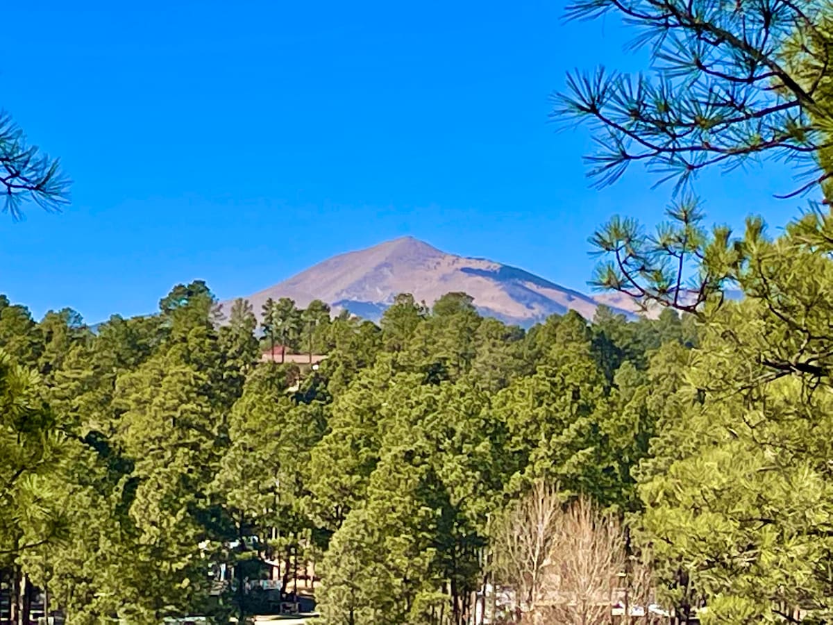 Buena Vista! 2 bed/2.5 bath. View of Sierra Blanca