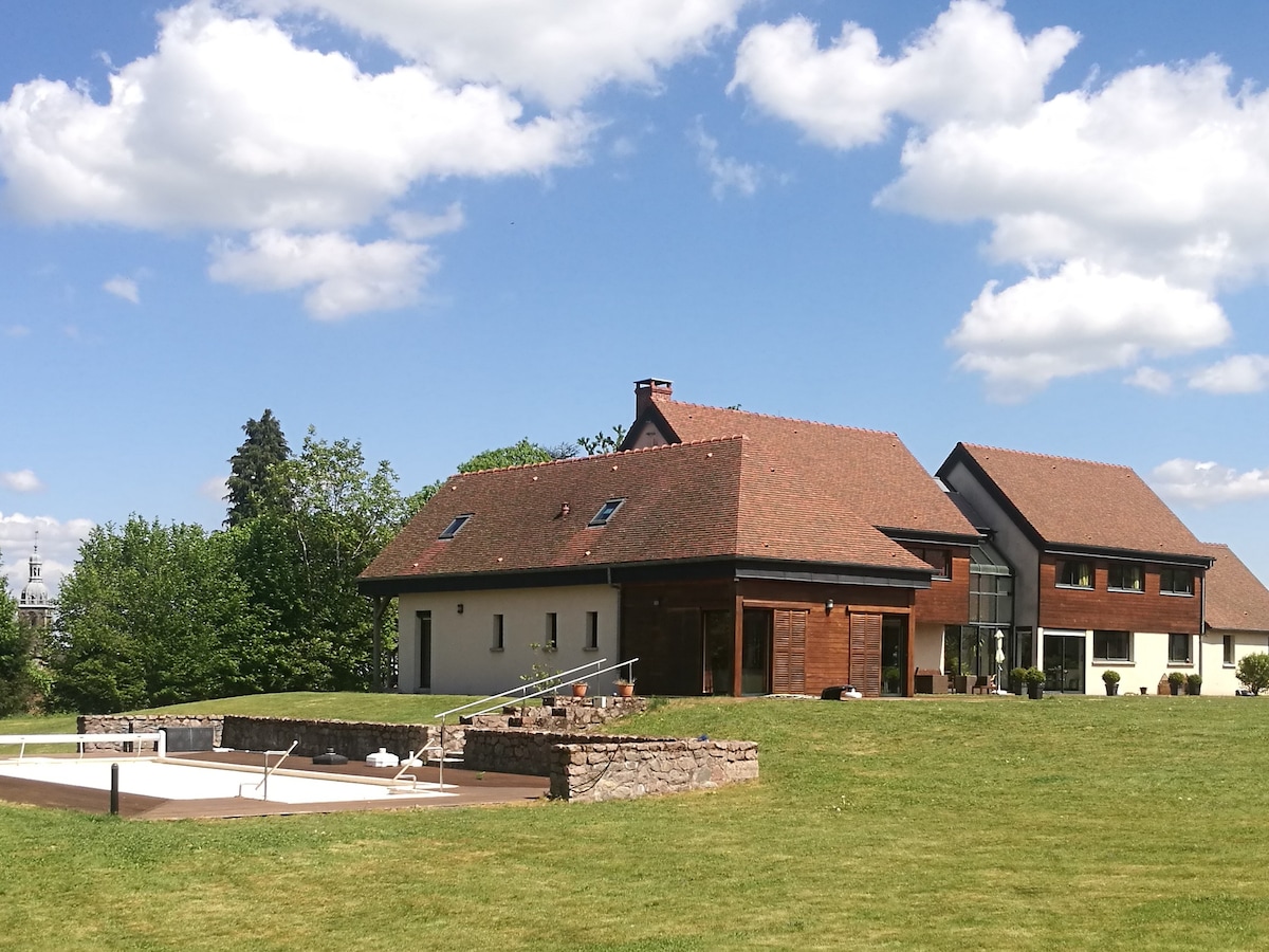 Grande maison avec piscine  aux portes du Morvan