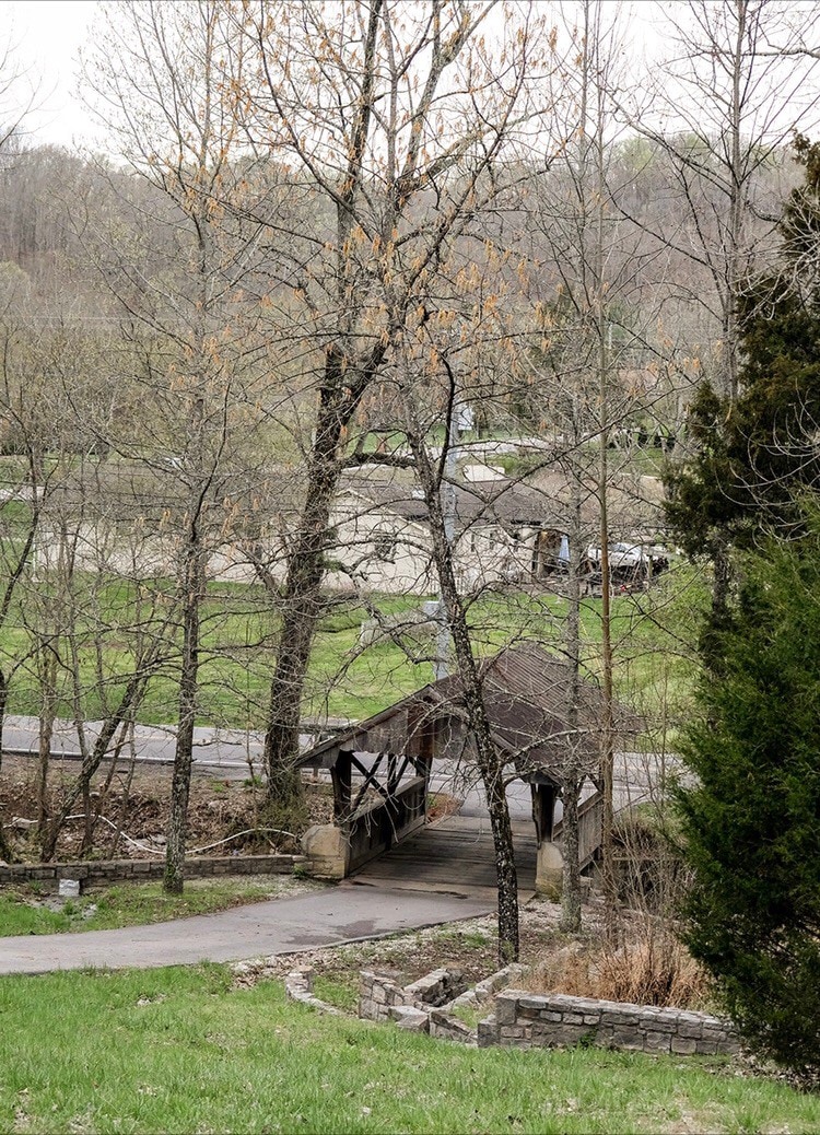 Historic Log Cabin, Dreamy Loft Suite, Stone Frpl.