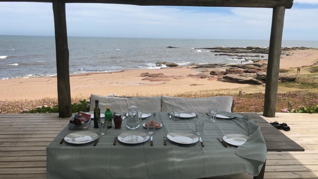 Casa Rancho medio a la orilla del mar