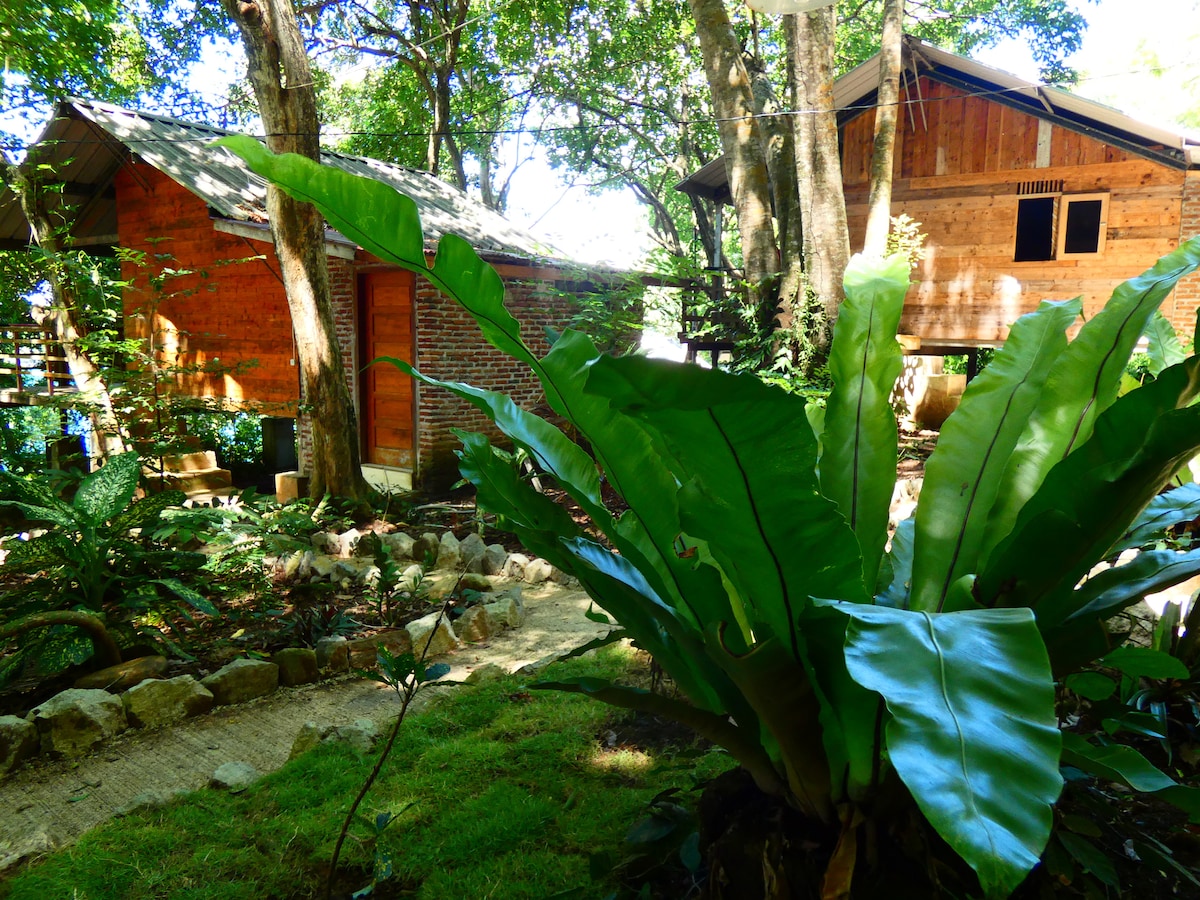 Santi Garden Bungalow 1