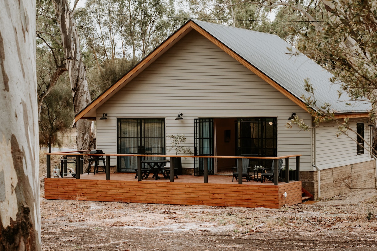 The Barn - On Cockatoo Lane