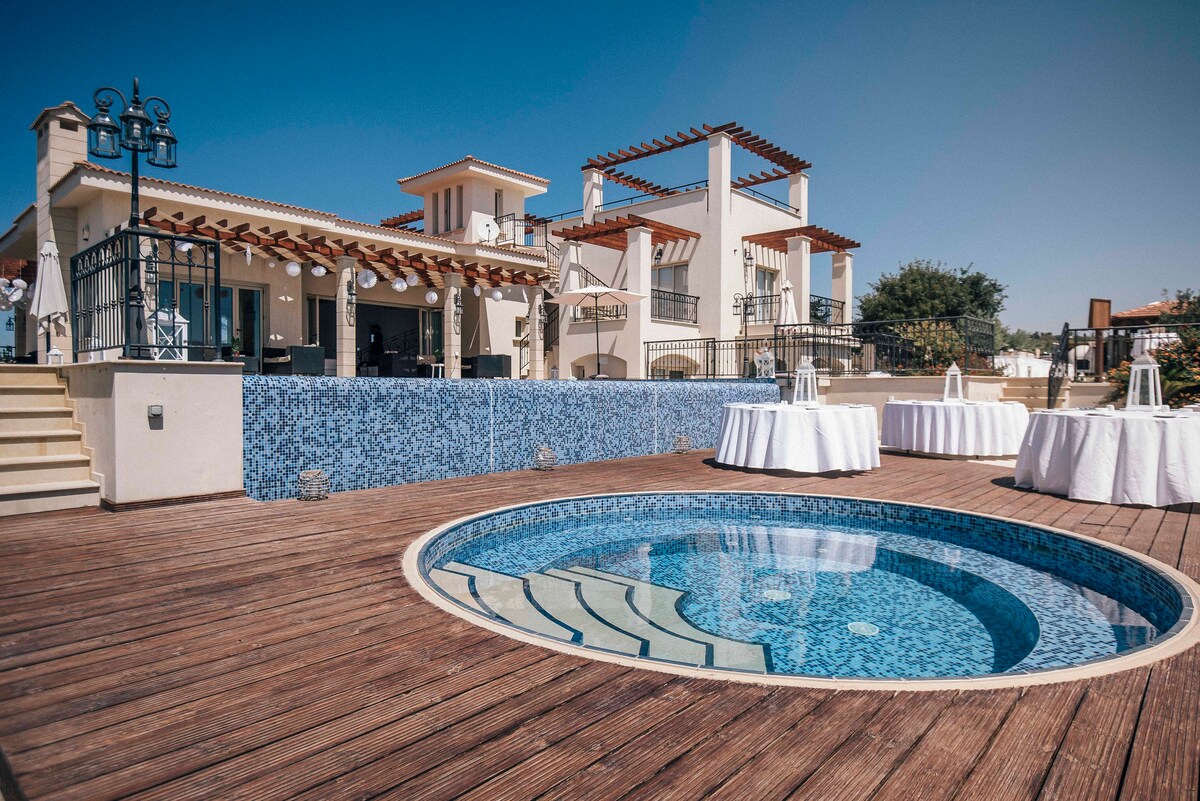 Villa Falcons View ，由Cyprus-Villa-Retreats.com提供