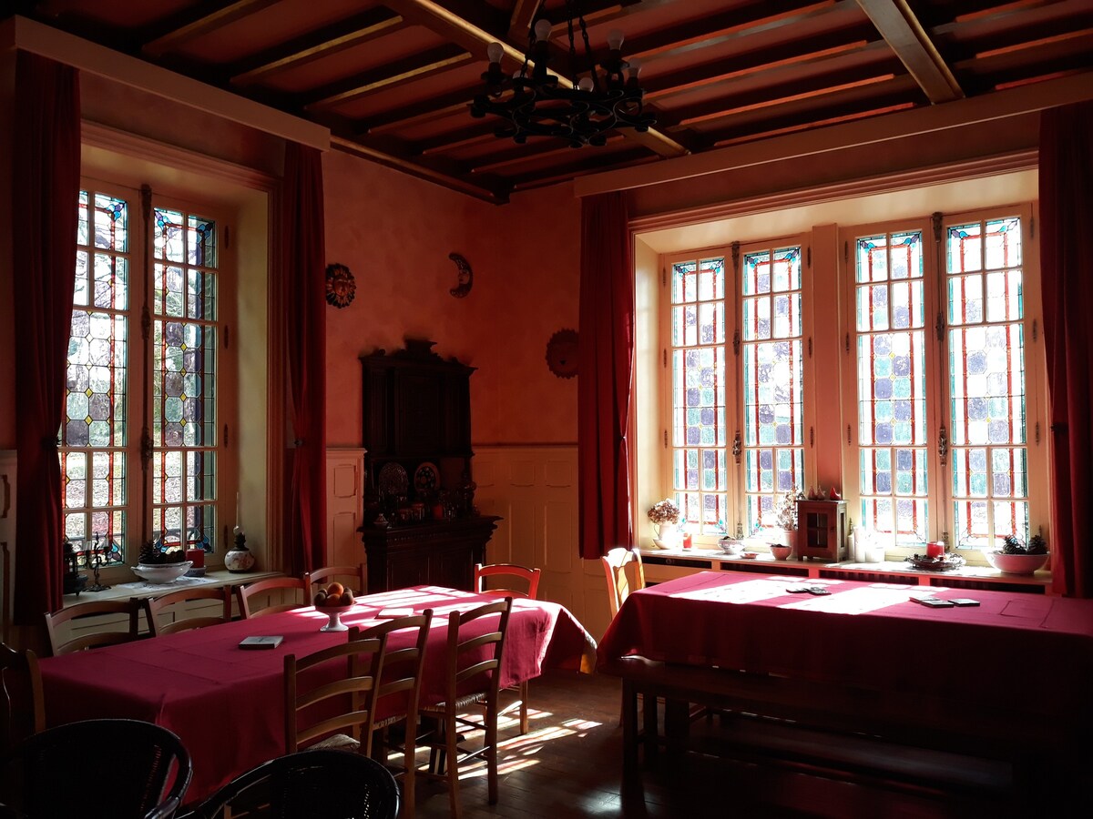 Chambre d 'hôtes Château Saint Roch, Red Room