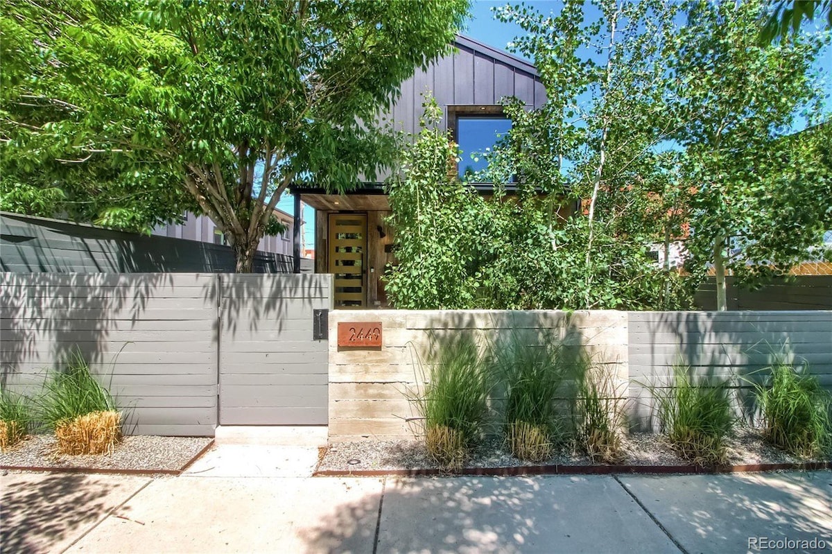 Incredible 4BR  in Denver’s RiNO! w/ Hot Tub