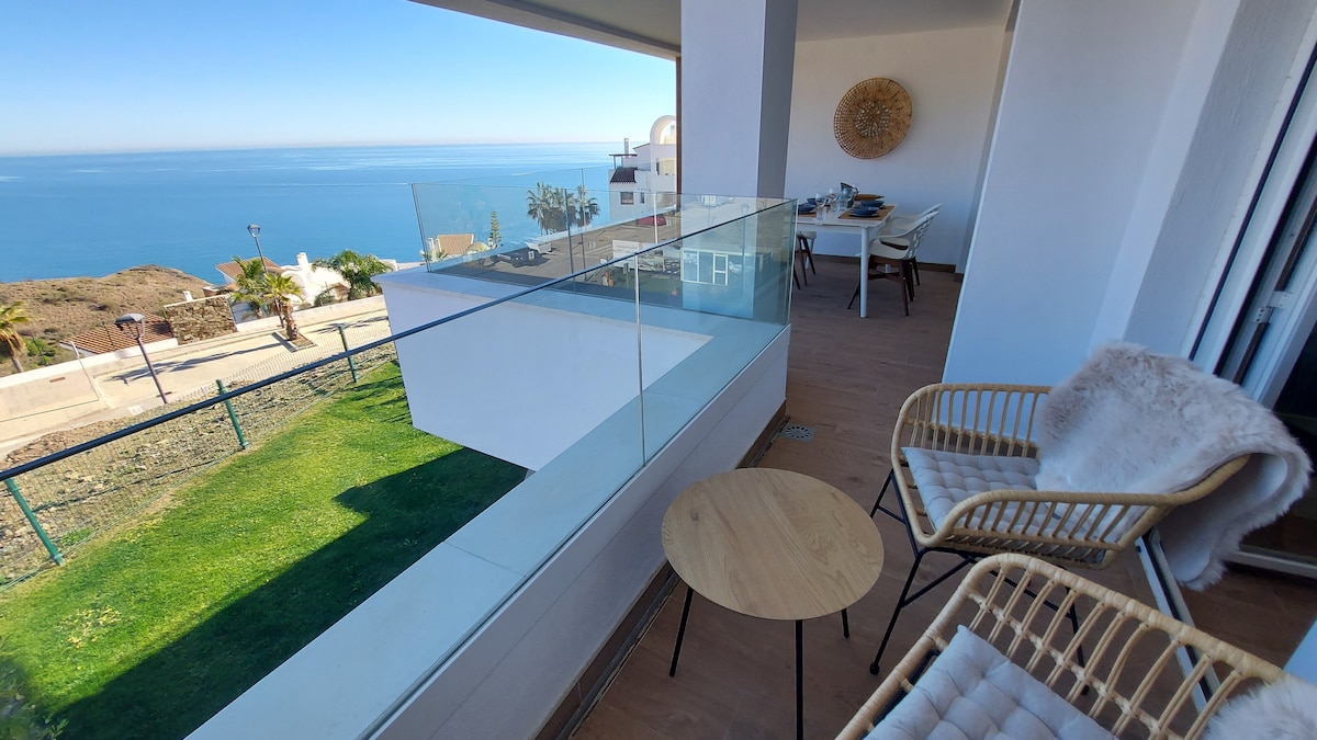 Stylish 2 bedroom apartment with stunning sea view