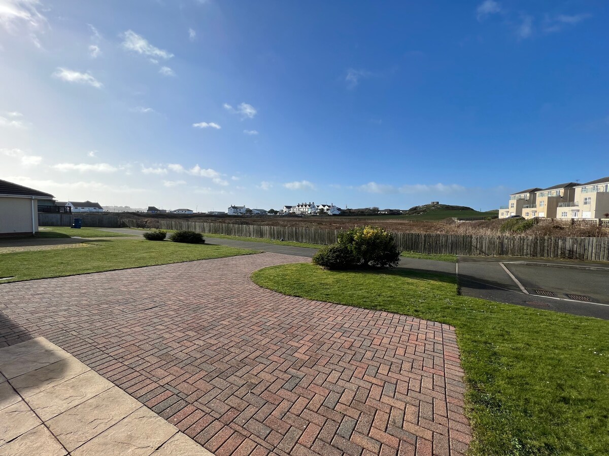 3 Bed Trearddur Bay. Walk to beach & golf course.