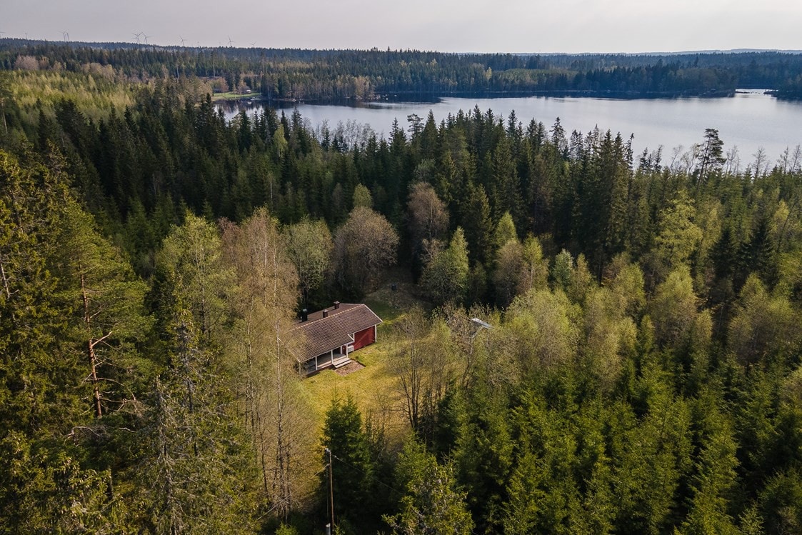 小木屋，在湖边的森林中拥有独特的地理位置。