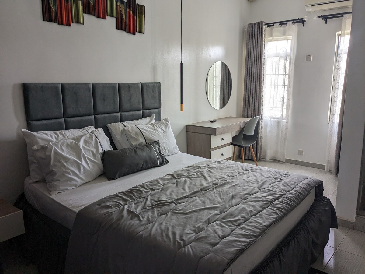 Lovely 2 bedroom vacay home in the heart of Lagos