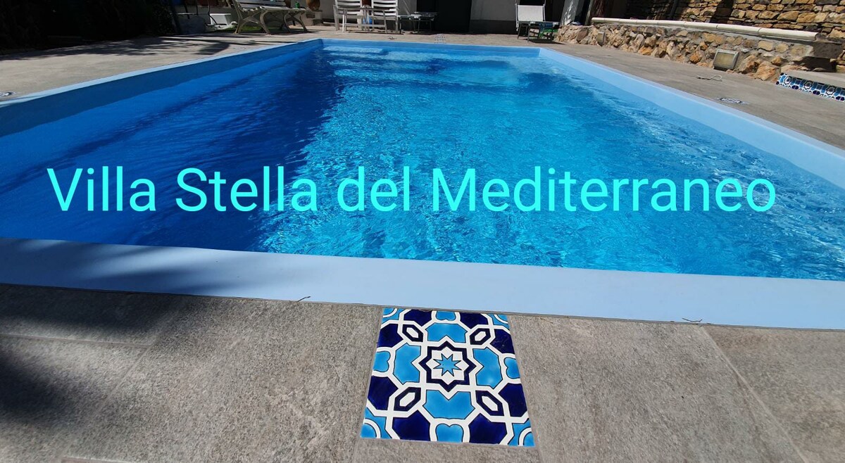 带Stella del Mediterraneo Mondello泳池的别墅