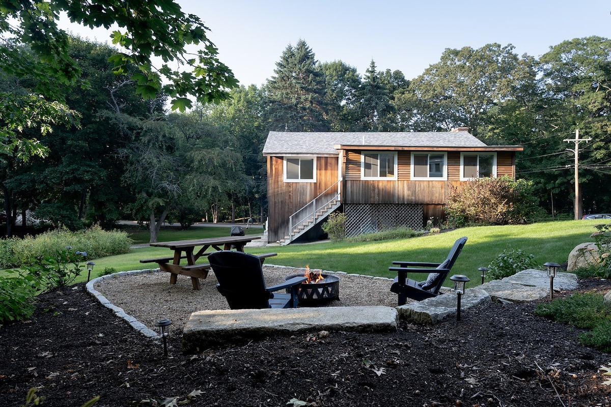 York Harbor home near Beach and Cliff Walk