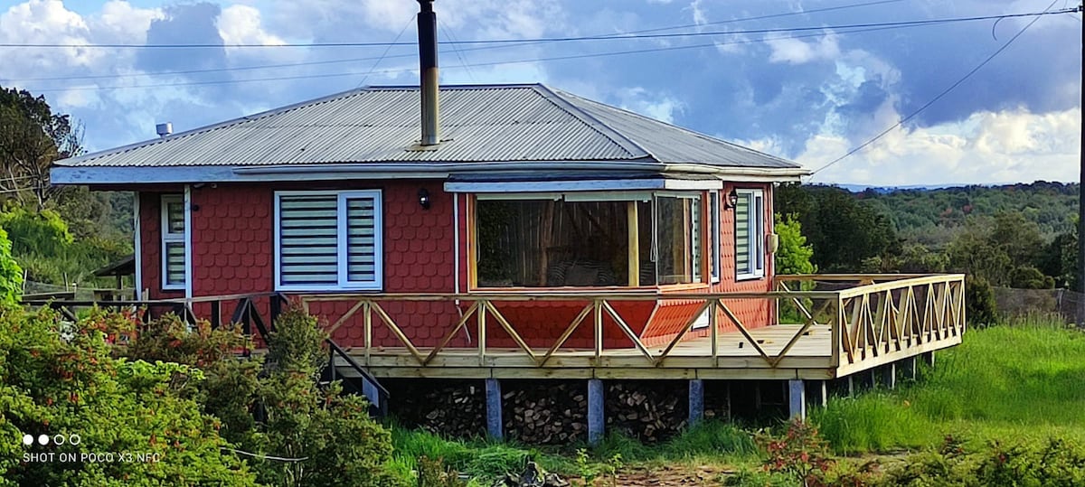 位于Ancud - Chiloé Huicha海滩的红色小屋