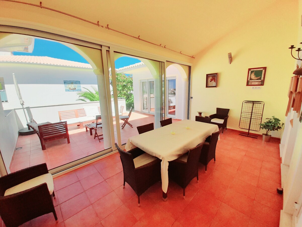 Five bedrooms villa, paranomic view, pool & garden