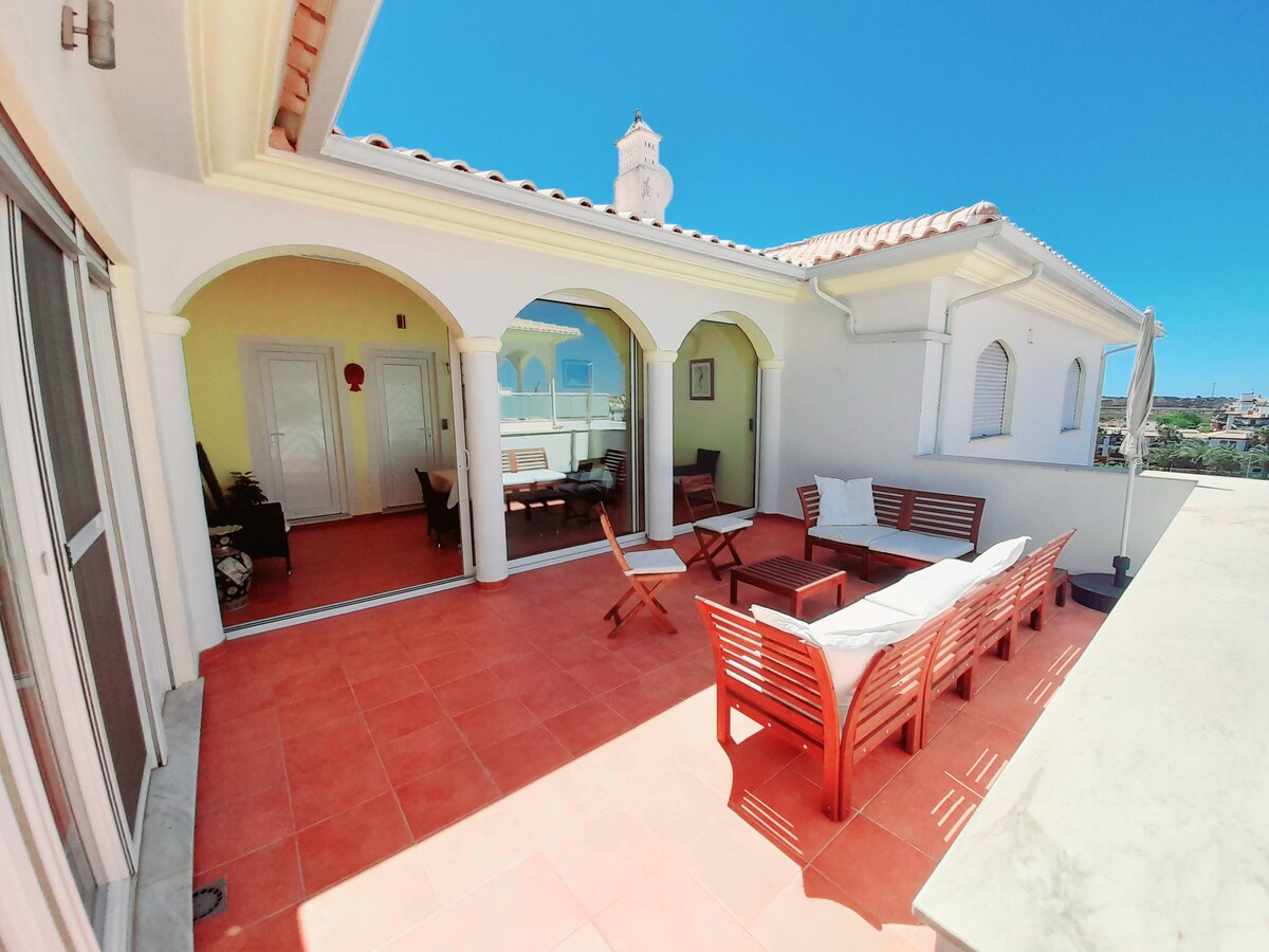 Five bedrooms villa, paranomic view, pool & garden