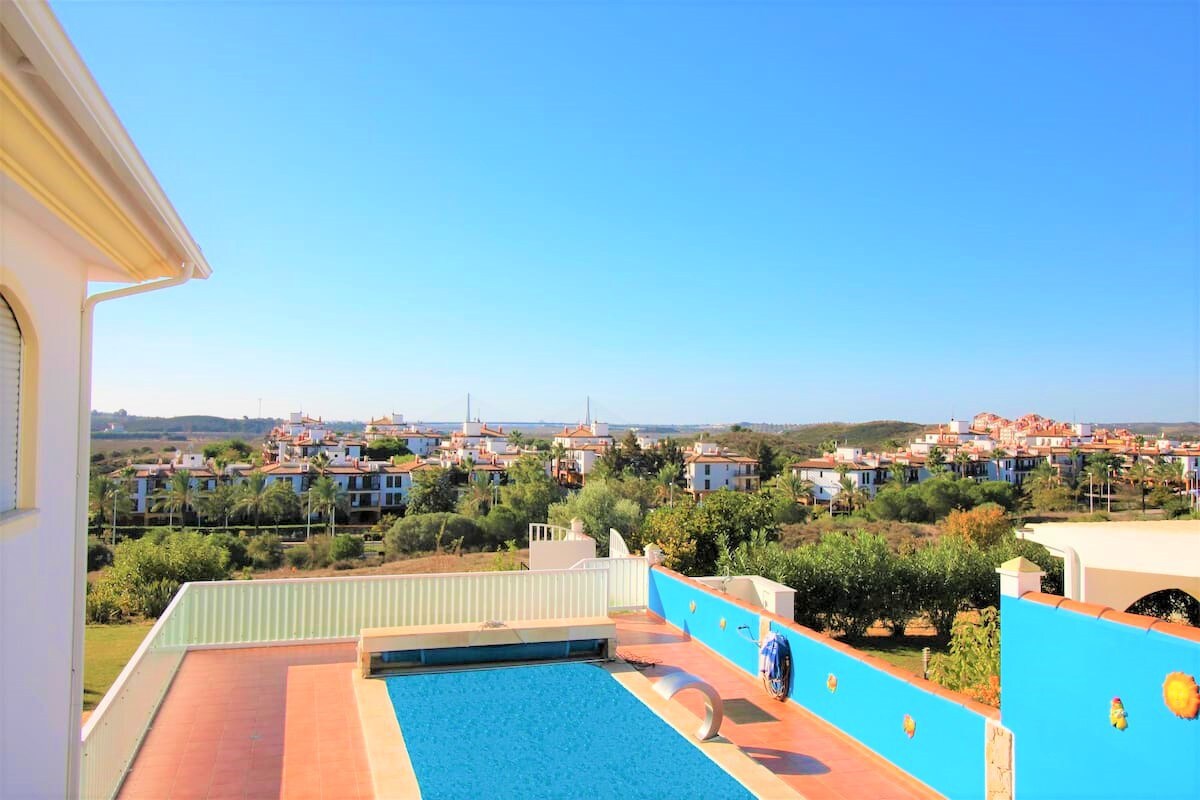 Five bedrooms villa, paranomic view, pool & garden