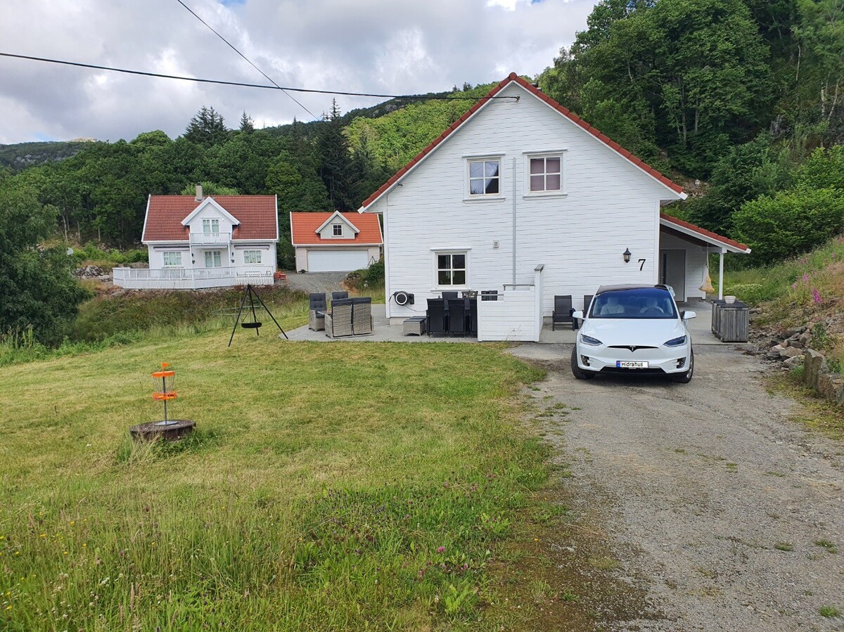 Moderne hus med 5 soverom og 2 bad i Rasvåg