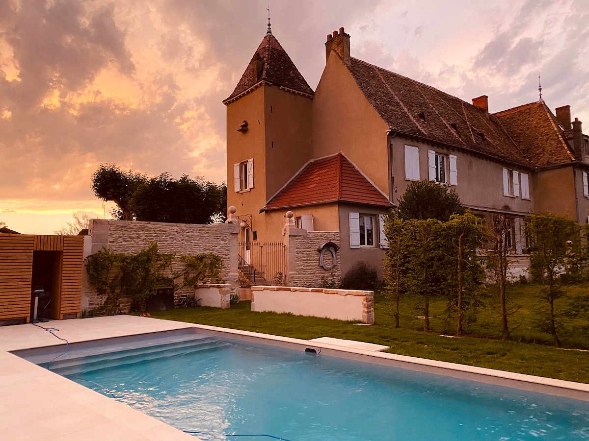 葡萄酒种植者小屋勃艮第城堡（ Château Bourgogne ）泳池公园