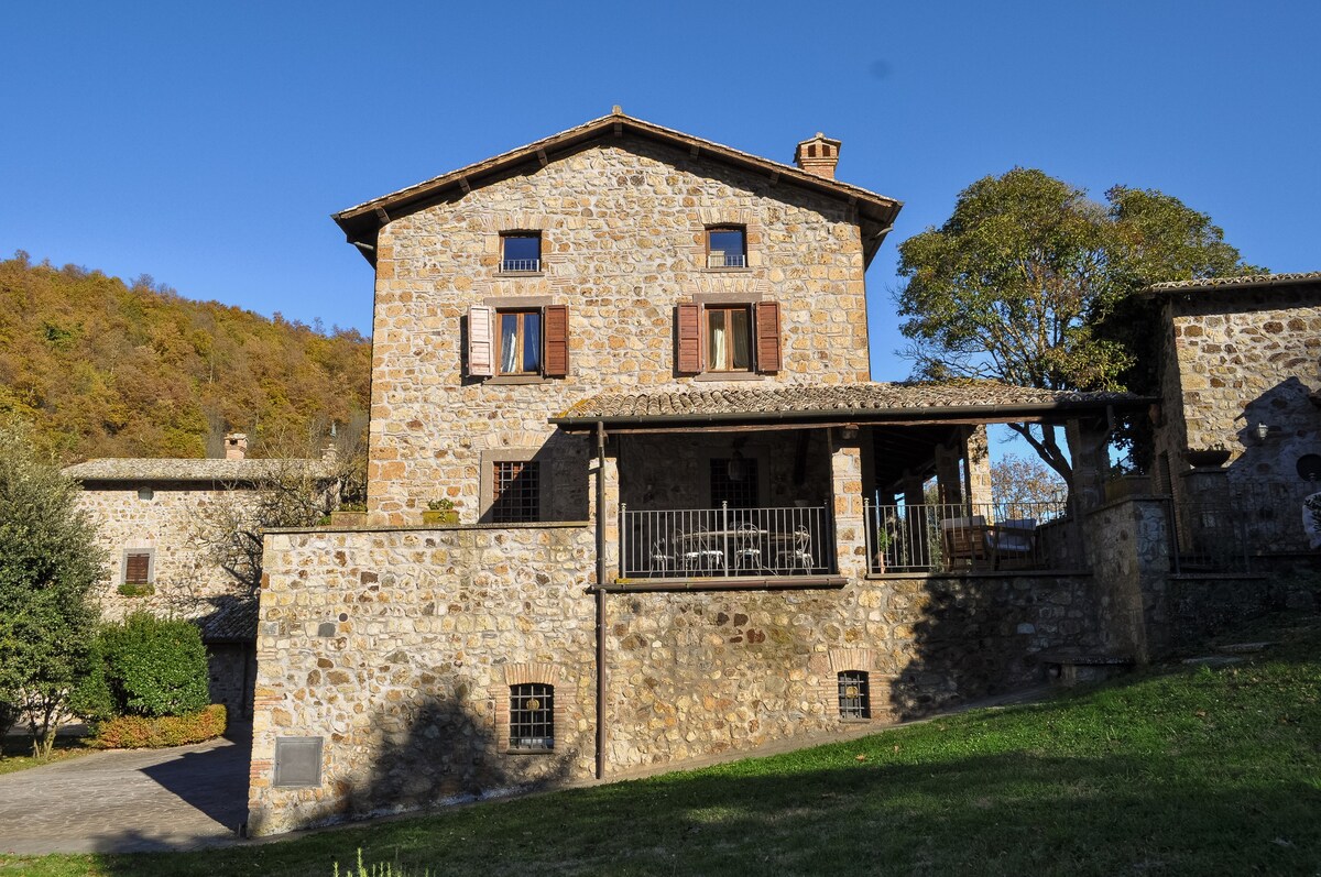 Casale Molajoni  con piscina  Viterbo   Bagnoregio