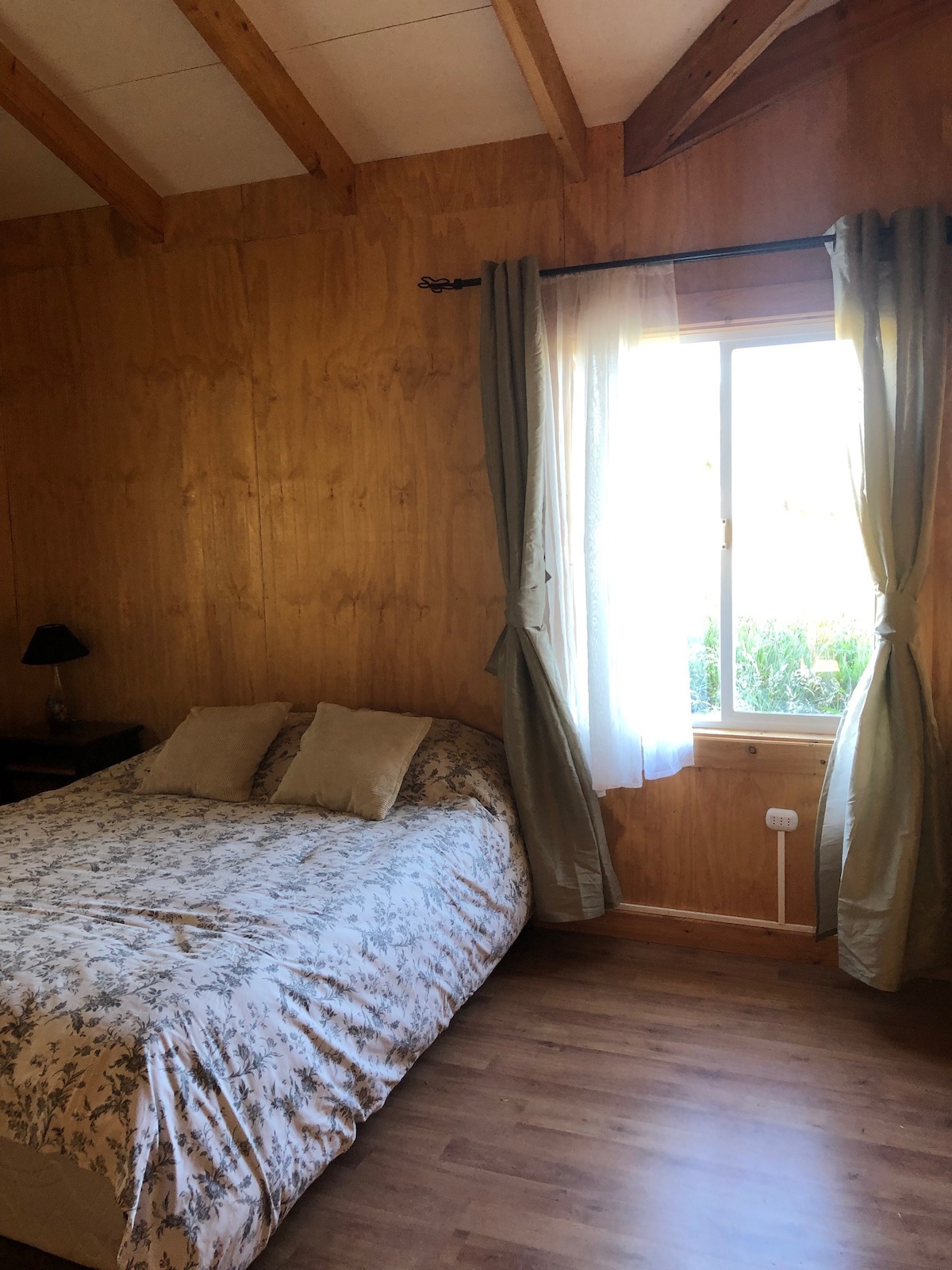 Nice cabin with private parking lot in countryside