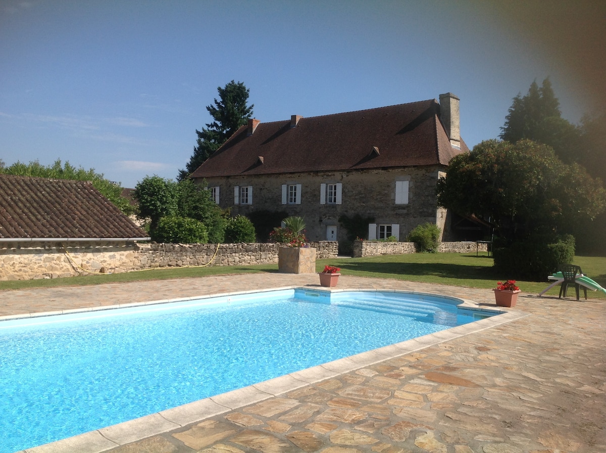 Magnificent Manor House- 6 bedrooms, pool, space….