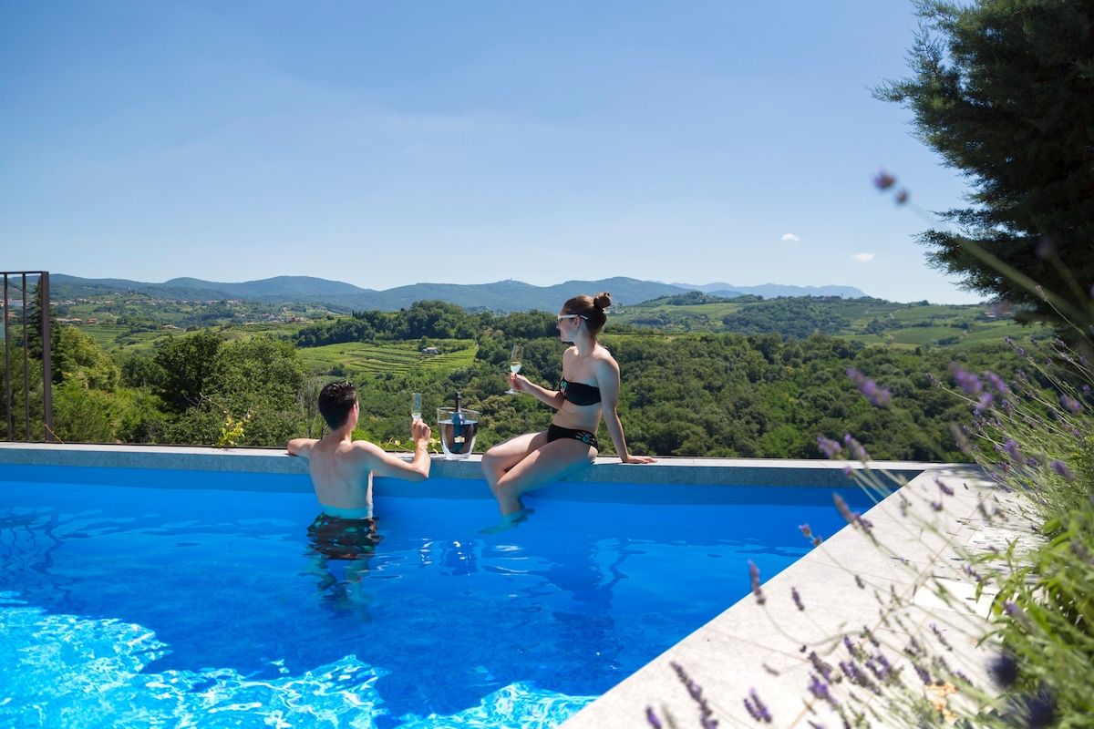 现代独特的伊娃别墅（ Villa EVA ） ，可欣赏美景和泳池