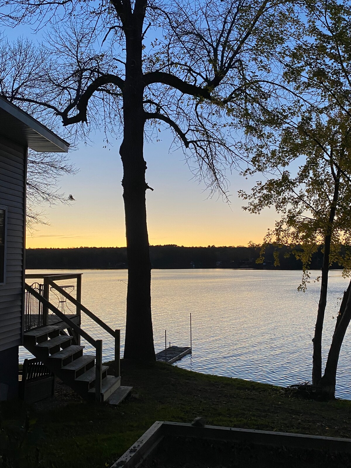 Beautiful Lakefront all season home rental