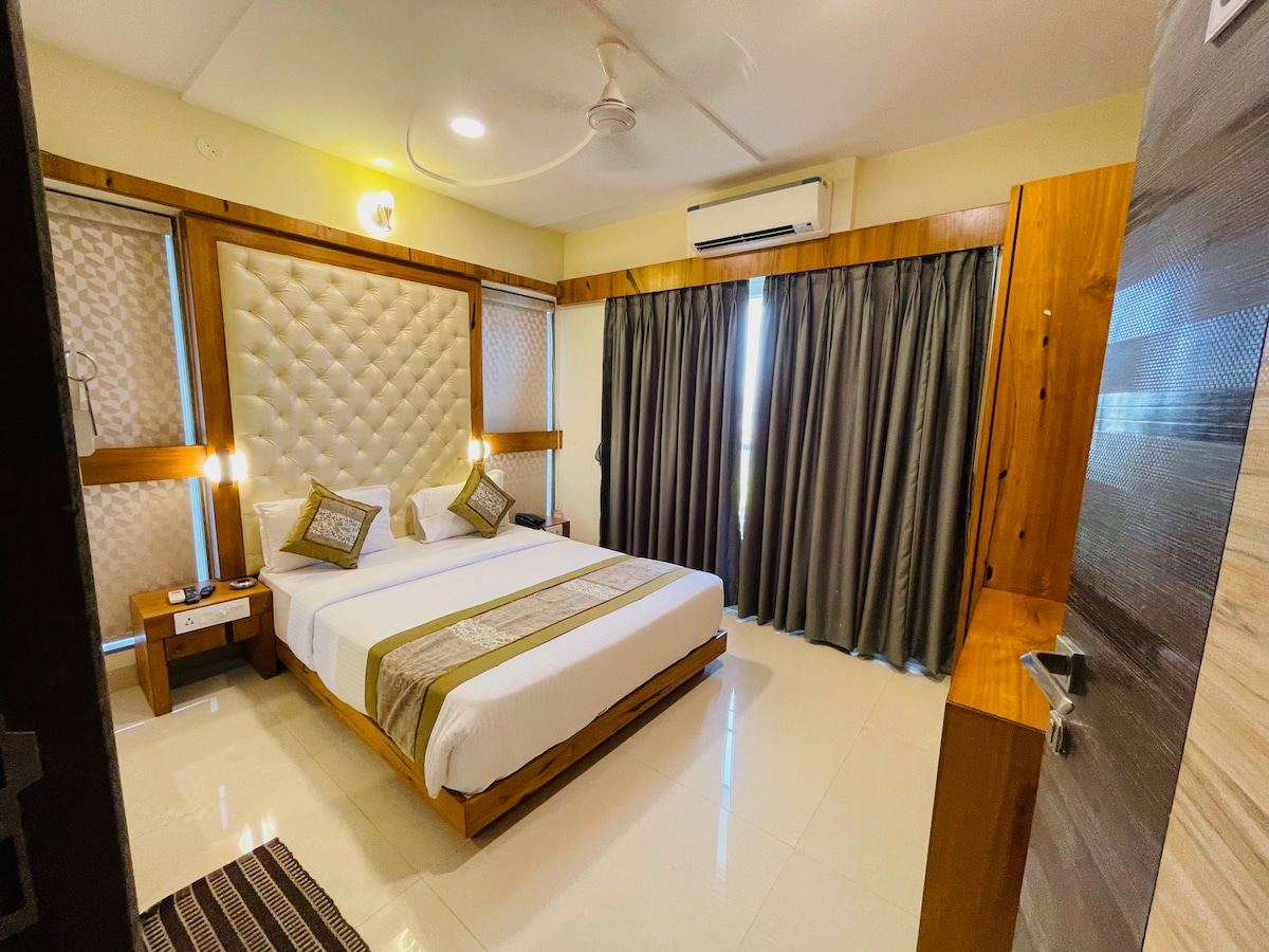 Private Room in 2BHK Apartment Near Mumbai Airport