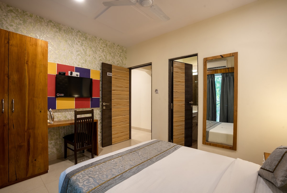 Private Room in 2BHK Apartment Near Mumbai Airport