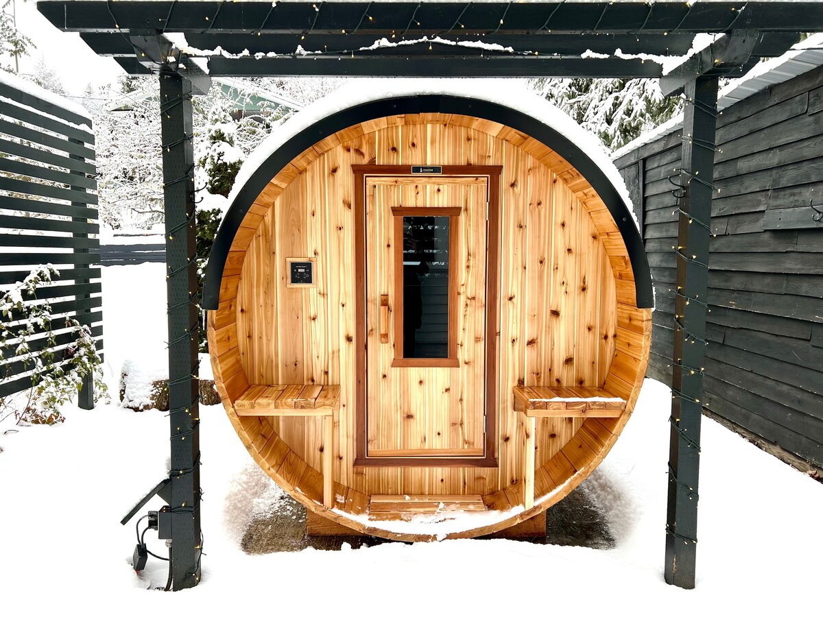 The Black Bear Inn: 5 Bedrooms - Sleeps 10 + Sauna