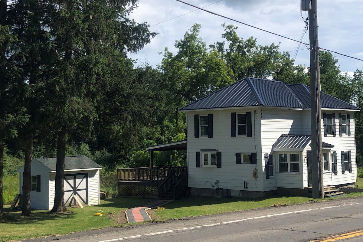 Country Farmhouse-Entire 2nd fl.