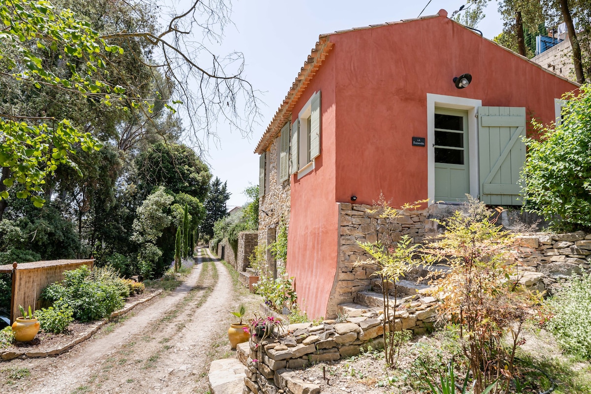 Bastide et dépendances à 5 km de la plage