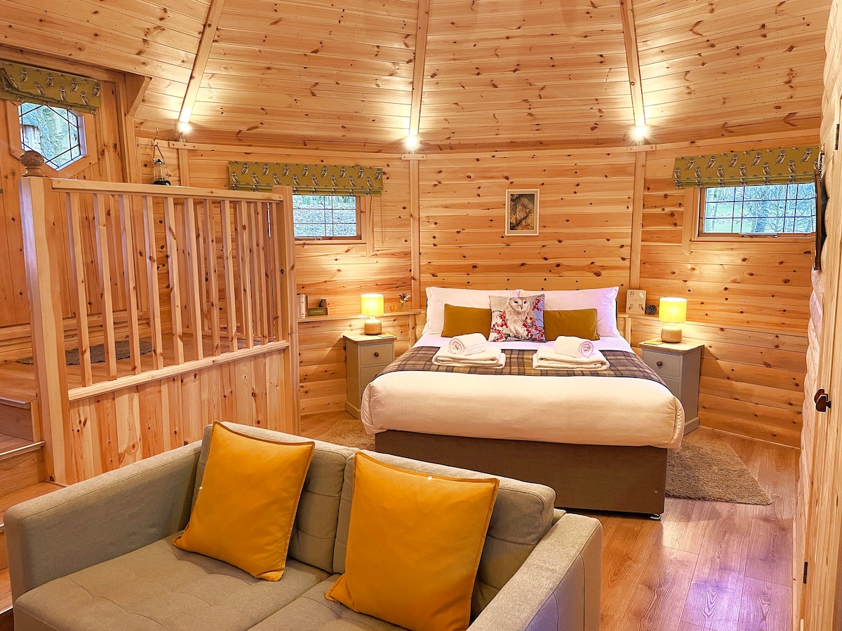 Cosy Cabin on 20 Acre Private Estate - Owl Lodge