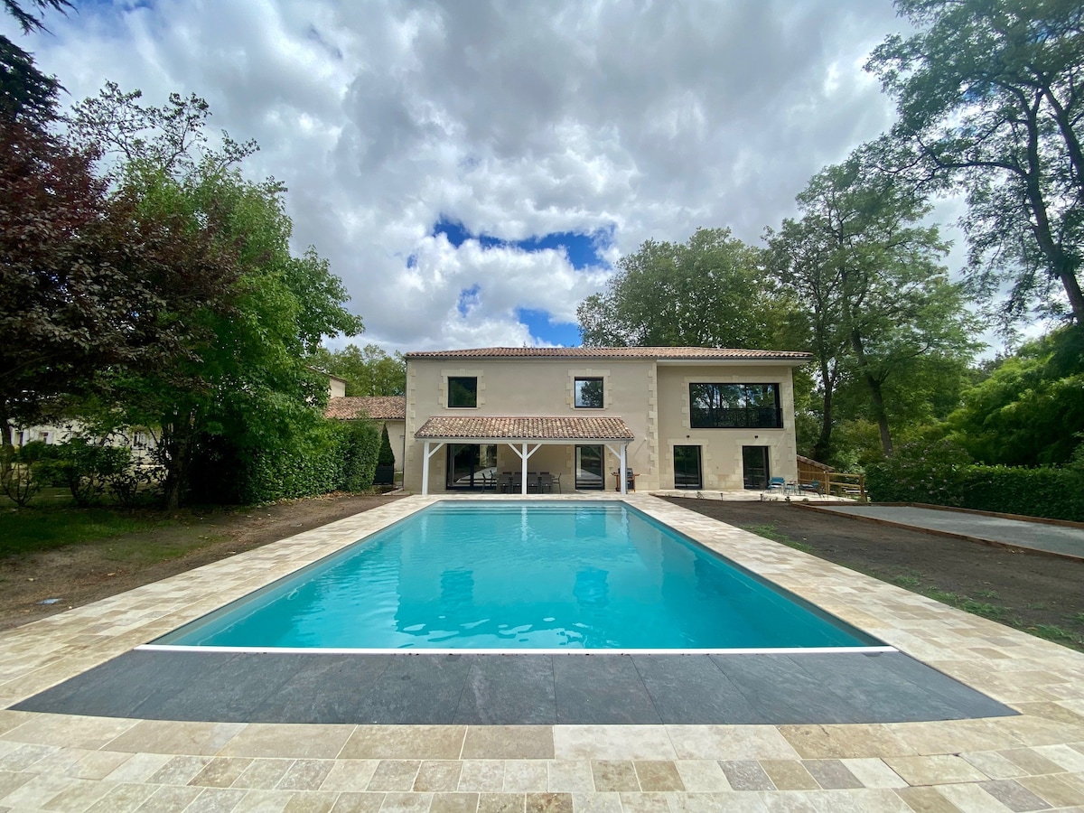 La Maison L'Eperon 5* villa near Saint Emilion