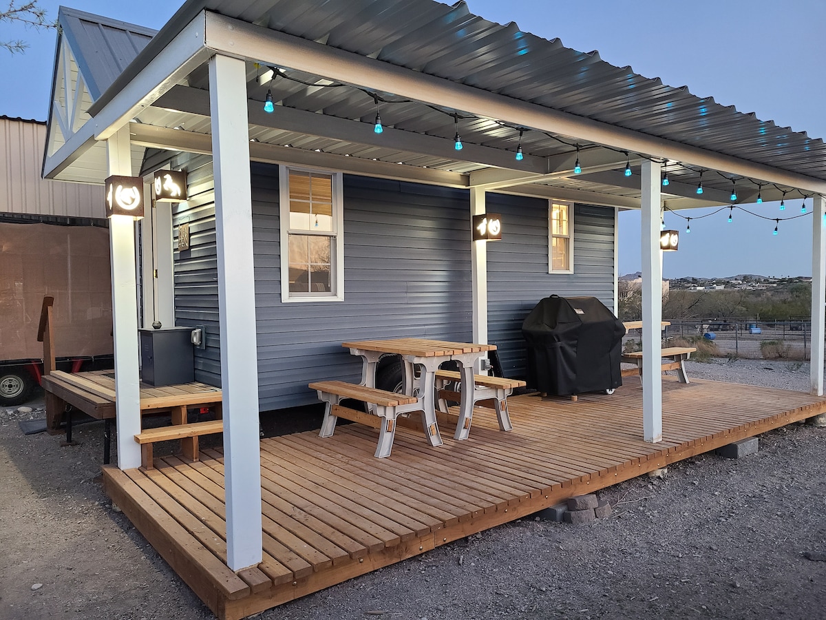 Mustang Suite - Tiny House in a ranch setting