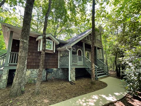 Cozy Mountain Escape - Highland Hüs @ Caesars Head