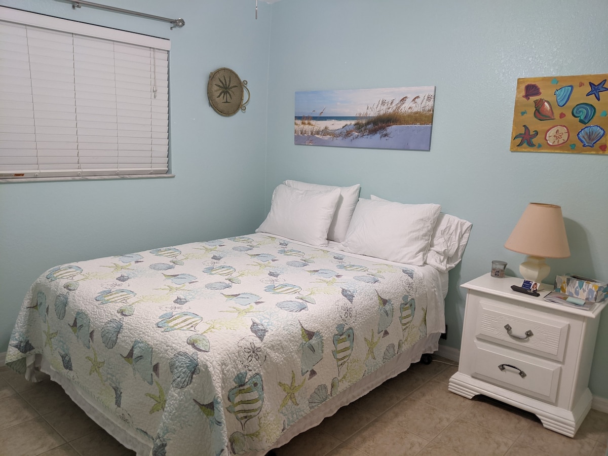 Tropical Cape Coral- 4 bedroom residential home