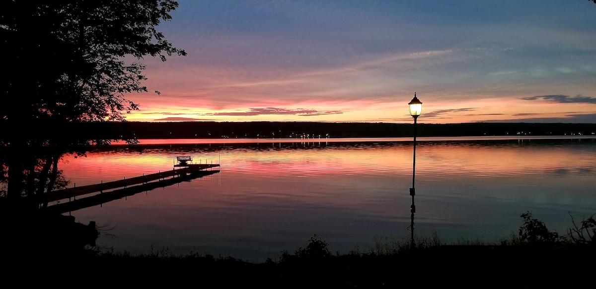 *Private luxury oasis on Torch Lake - Escape now!*
