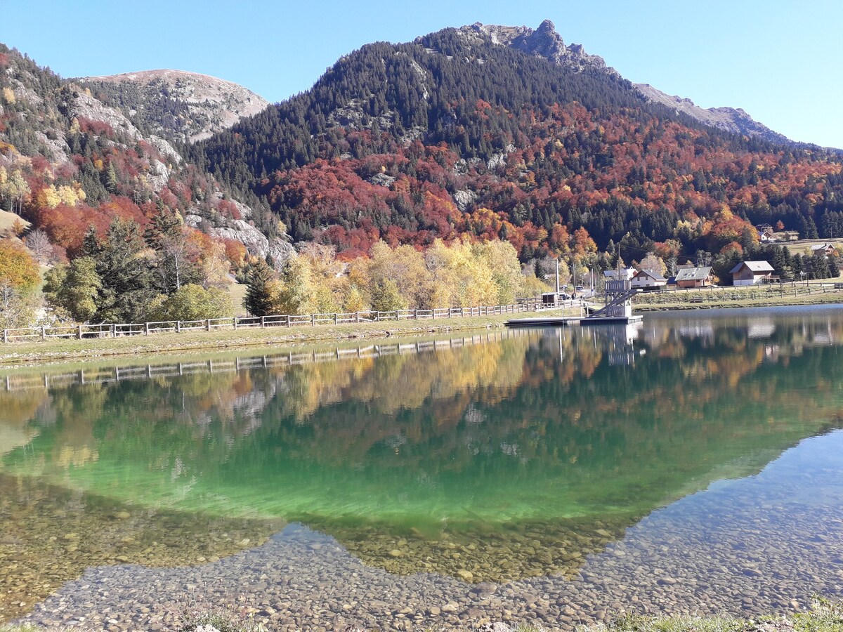 5人山地单间公寓，带阳台