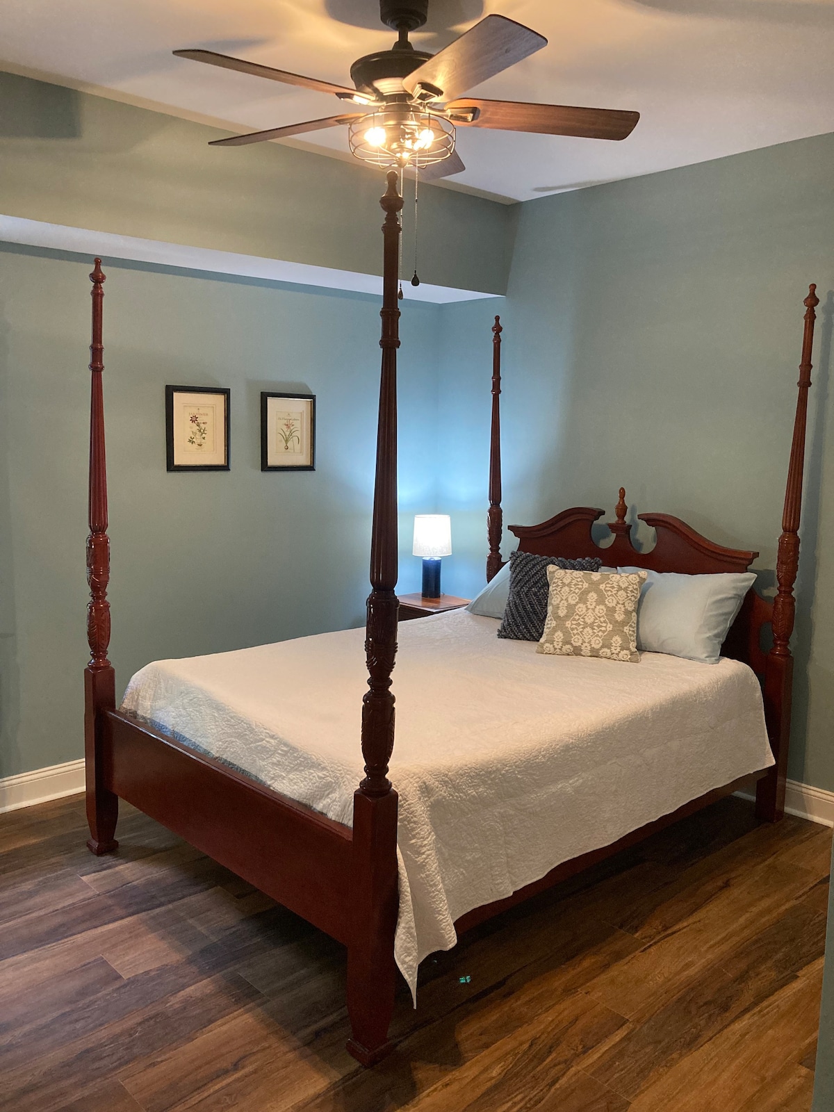 Adorable 2-bedroom historic area Guest House