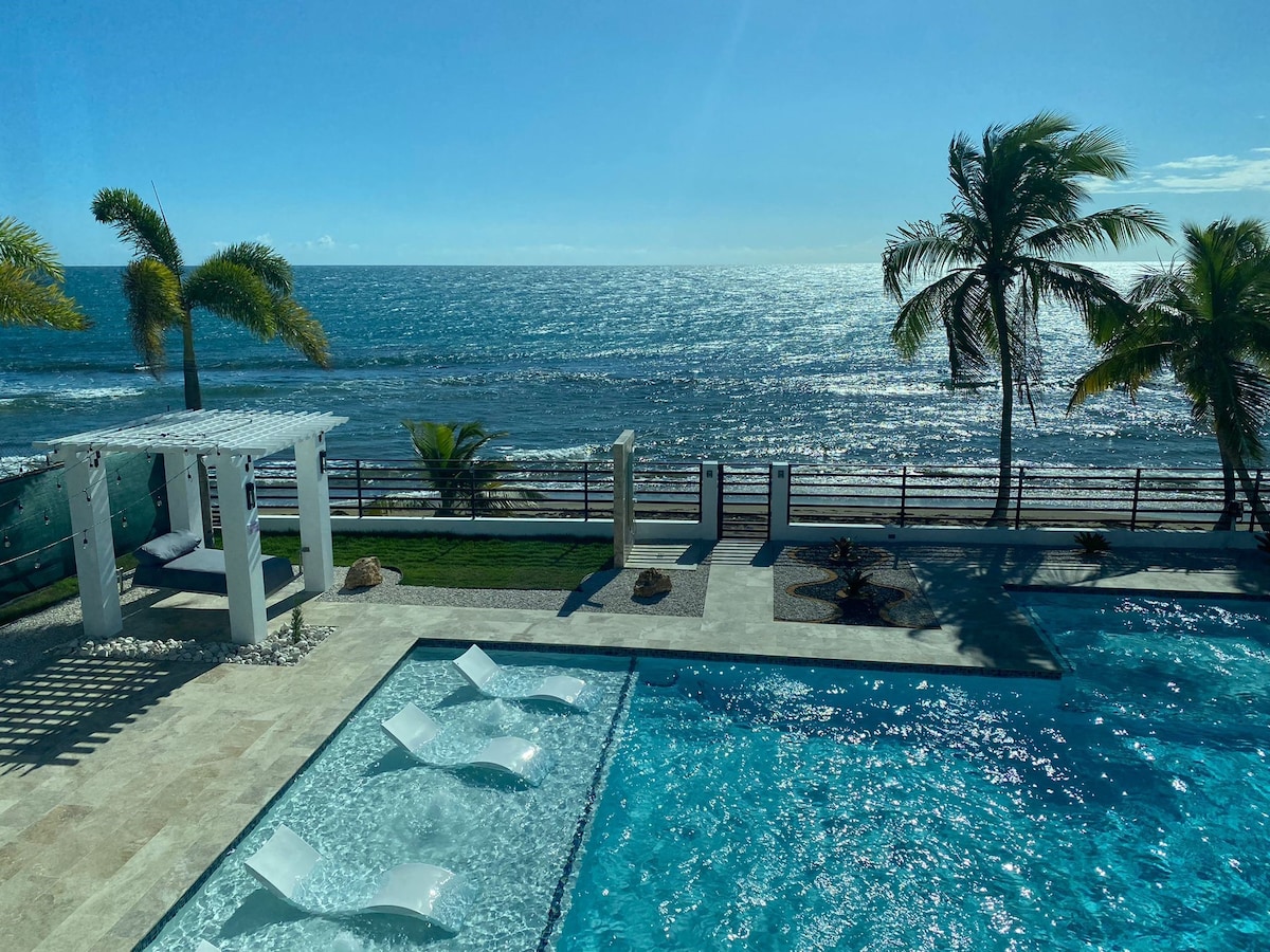 Oceanfront home, stunning pool, breathtaking views