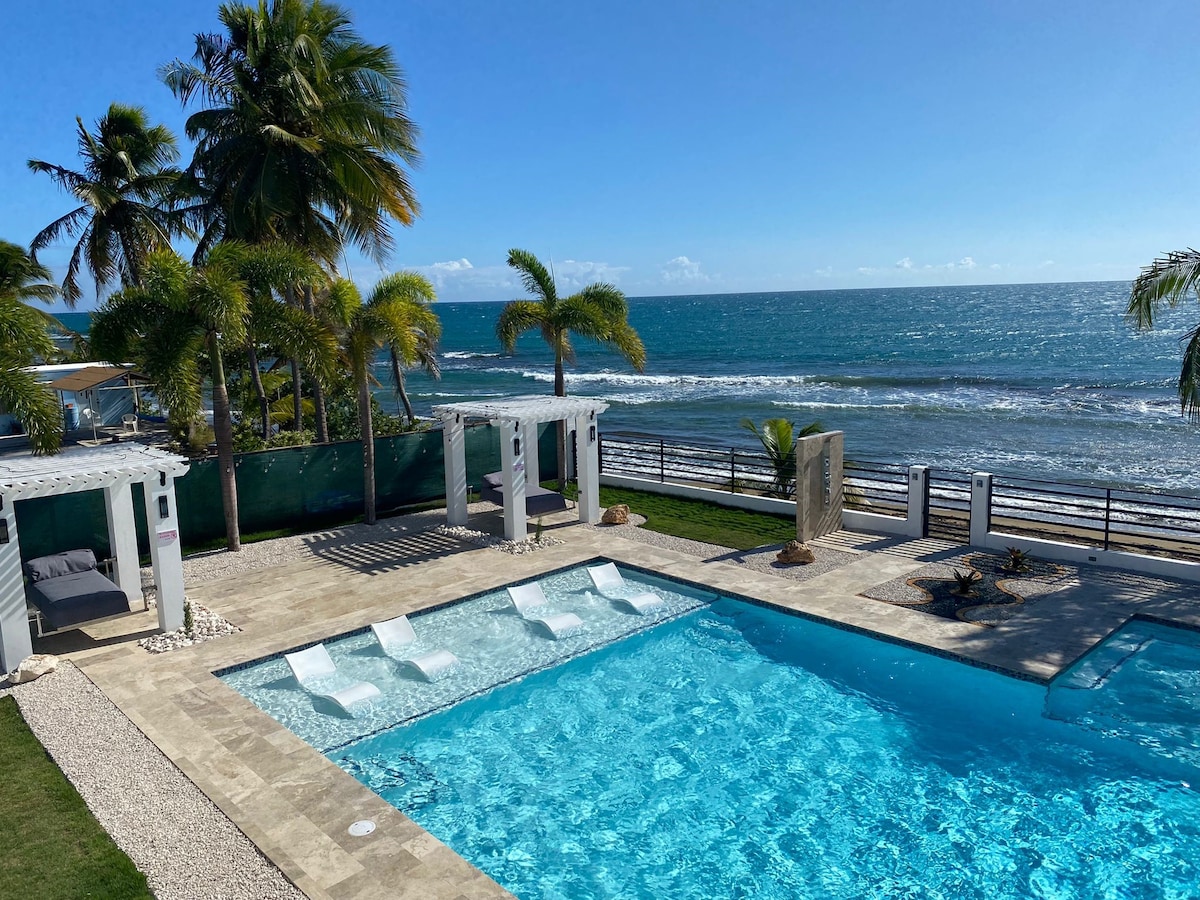 Oceanfront home, stunning pool, breathtaking views