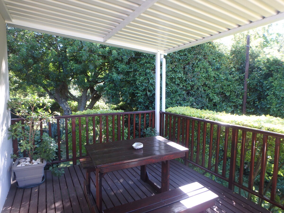 Eagles Nest garden flat lovely DECK with awning