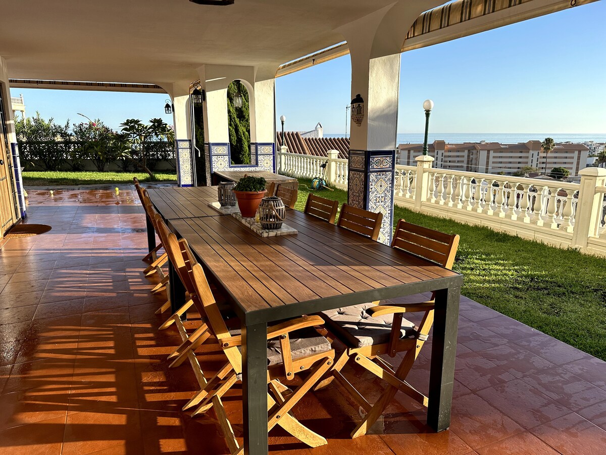 太阳海岸别墅（ Villa Costa del Sol ） -大型游泳池和海景