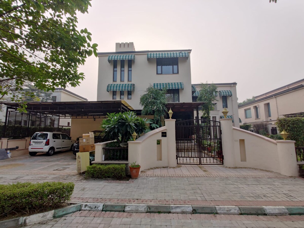 Amazing PALACE in Jaypee Greens - Greater Noida!!!