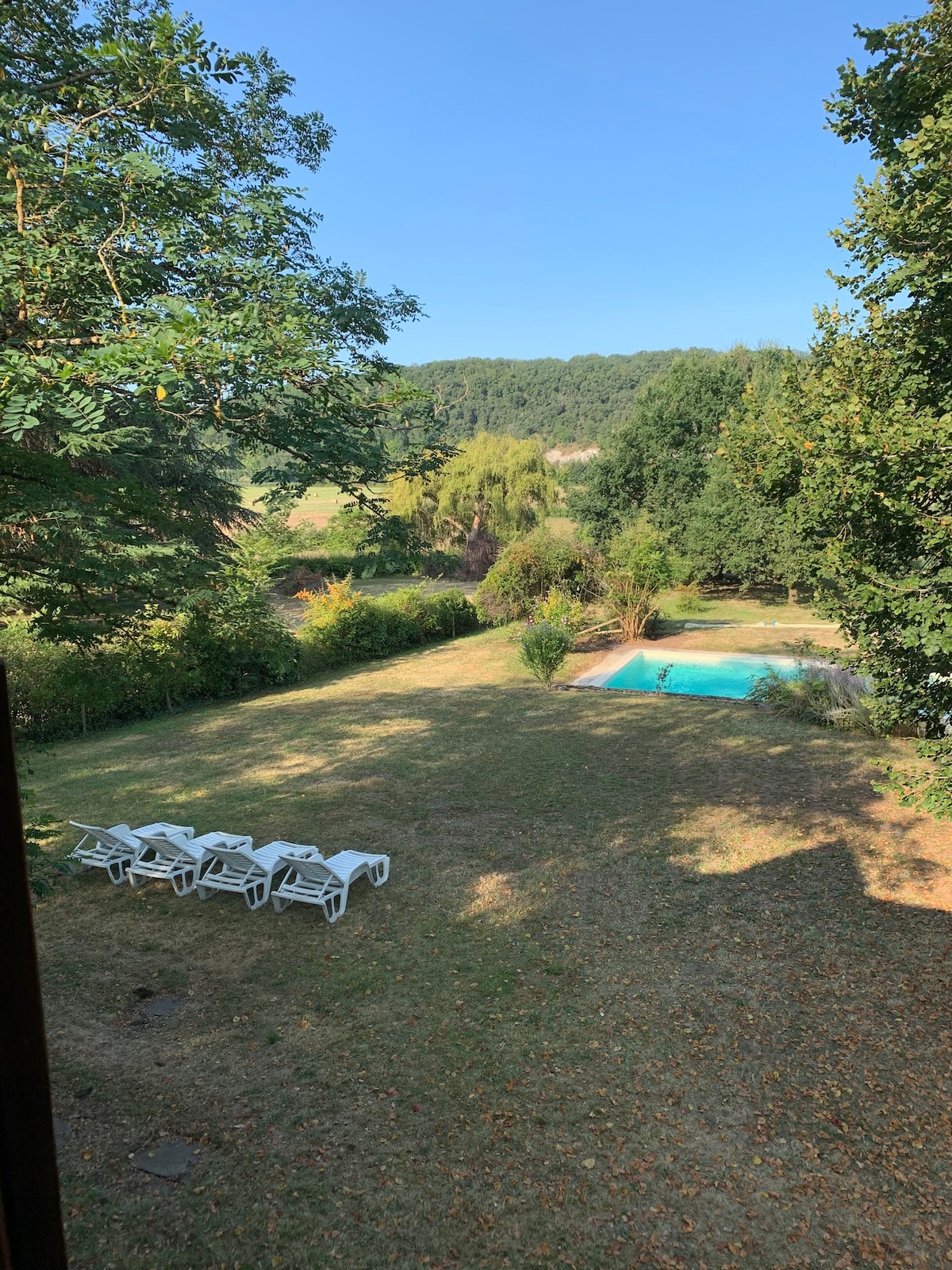 Domaine spacieux avec parc arboré et vue Dordogne