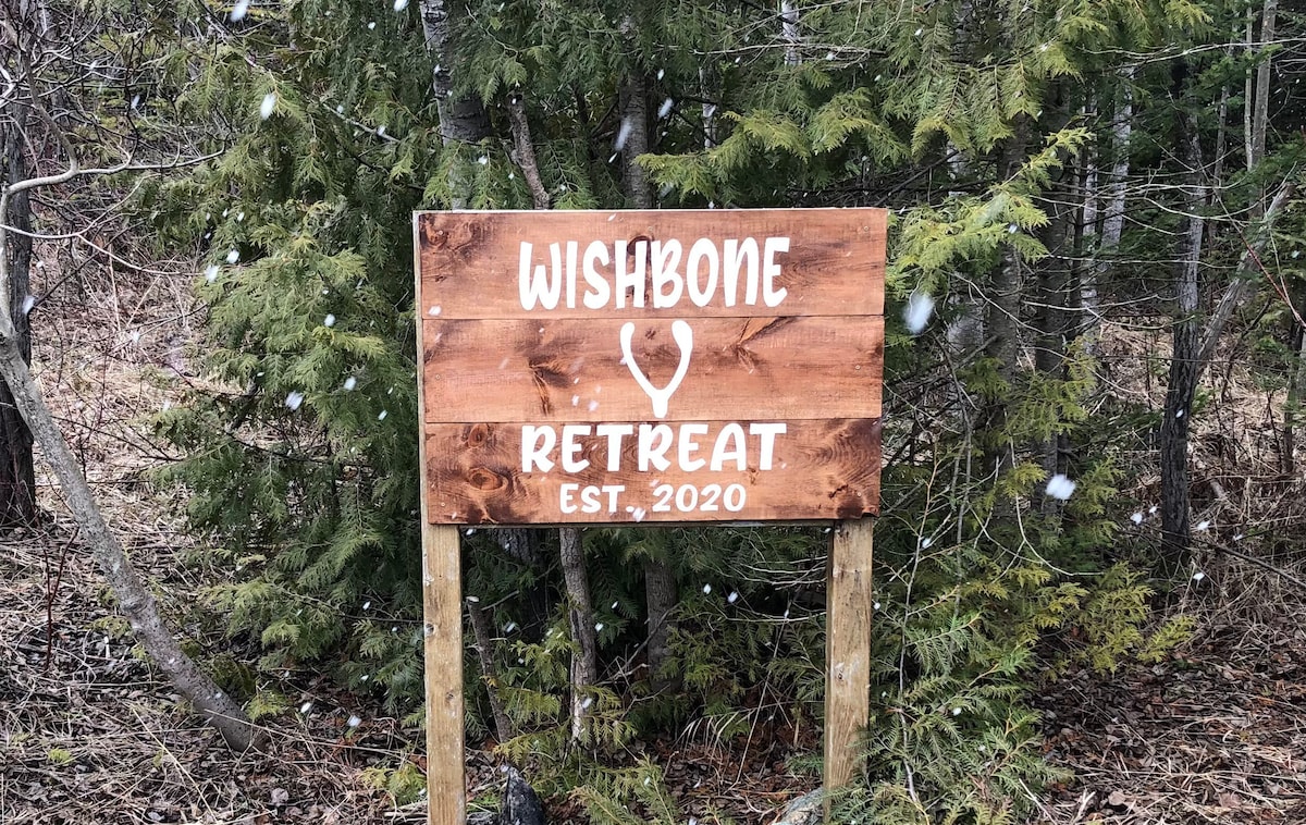 Wishbone Retreat Waterfront Log Home.