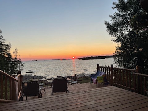 Wishbone Retreat Waterfront Log Home.